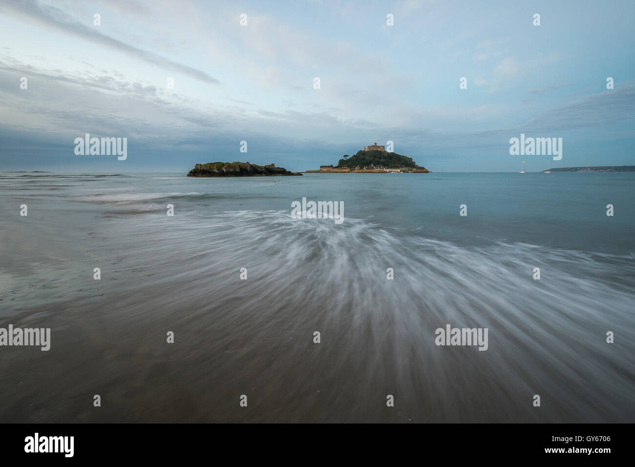 Morgendämmerung am Mont St. Michel, Cornwall Stockfoto