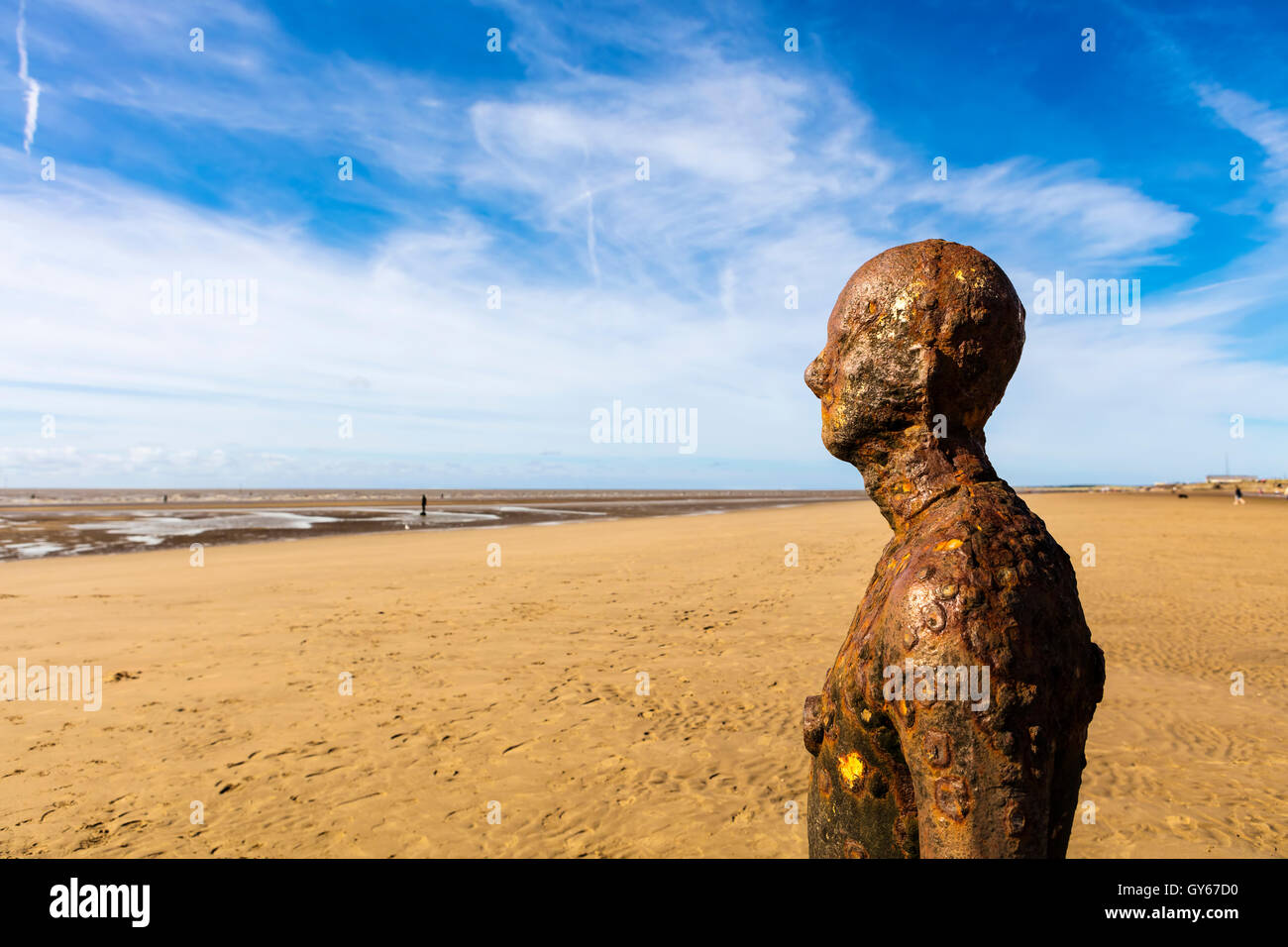 Crosby Strand nahe Liverpool mit Skulpturen aus Gusseisen. Stockfoto