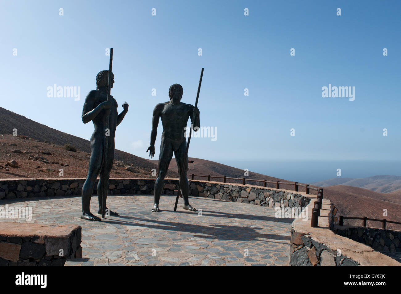 Fuerteventura, Mirador Corrales de Guize: Ayose und Gestalt Statuen, Könige des alten Fuerteventura vor der Eroberung im Jahre 1402 Stockfoto