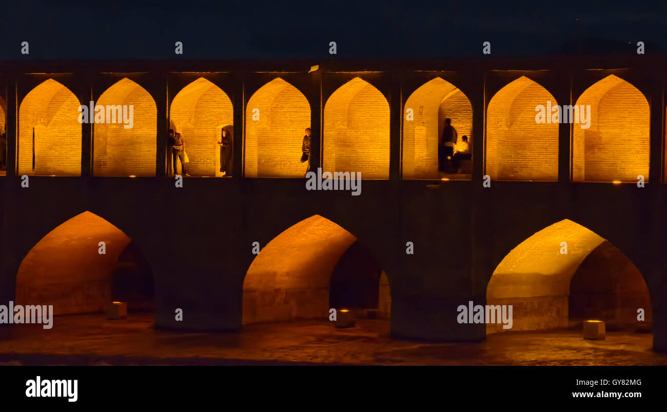 Der Bogen mit Lichtern, Isfahan, Iran Stockfoto