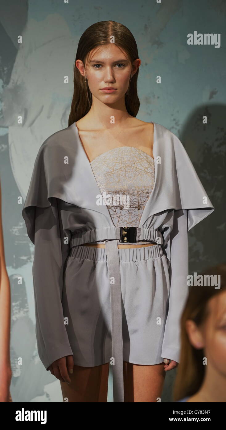 London, UK. 17. September 2016: Modell tragen Milo Maria Frühjahr Sommer 2017 lastest Collcetion Vitrinen an der HPR-London - LFW zeigt in London. Bildnachweis: Siehe Li/Alamy Live News Stockfoto