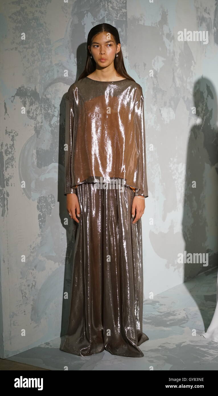 London, UK. 17. September 2016: Modell tragen Milo Maria Frühjahr Sommer 2017 lastest Collcetion Vitrinen an der HPR-London - LFW zeigt in London. Bildnachweis: Siehe Li/Alamy Live News Stockfoto