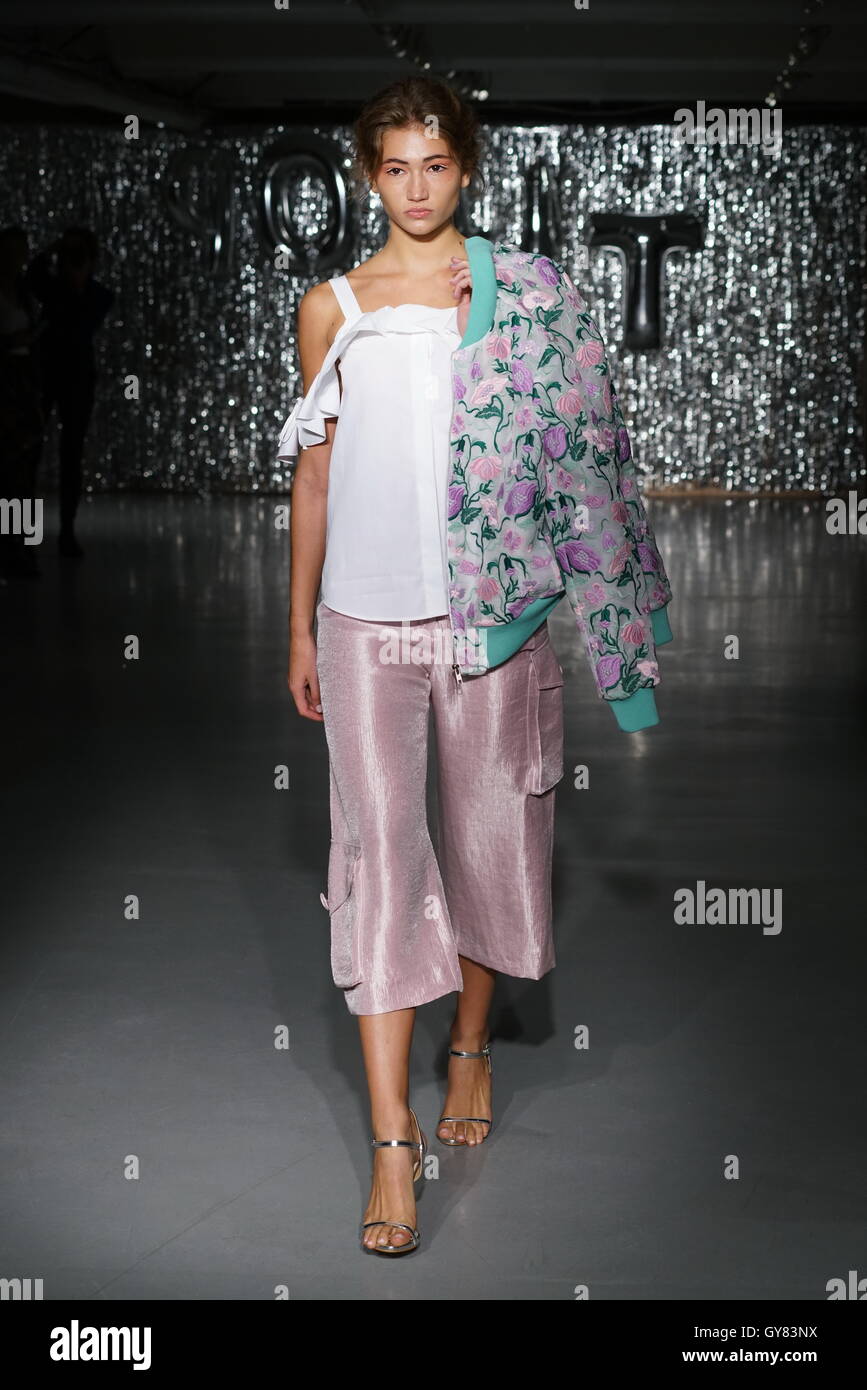 London, UK. 17. September 2016: Modell tragen Milo Maria Frühjahr Sommer 2017 lastest Collcetion Vitrinen an der HPR-London - LFW zeigt in London. Bildnachweis: Siehe Li/Alamy Live News Stockfoto