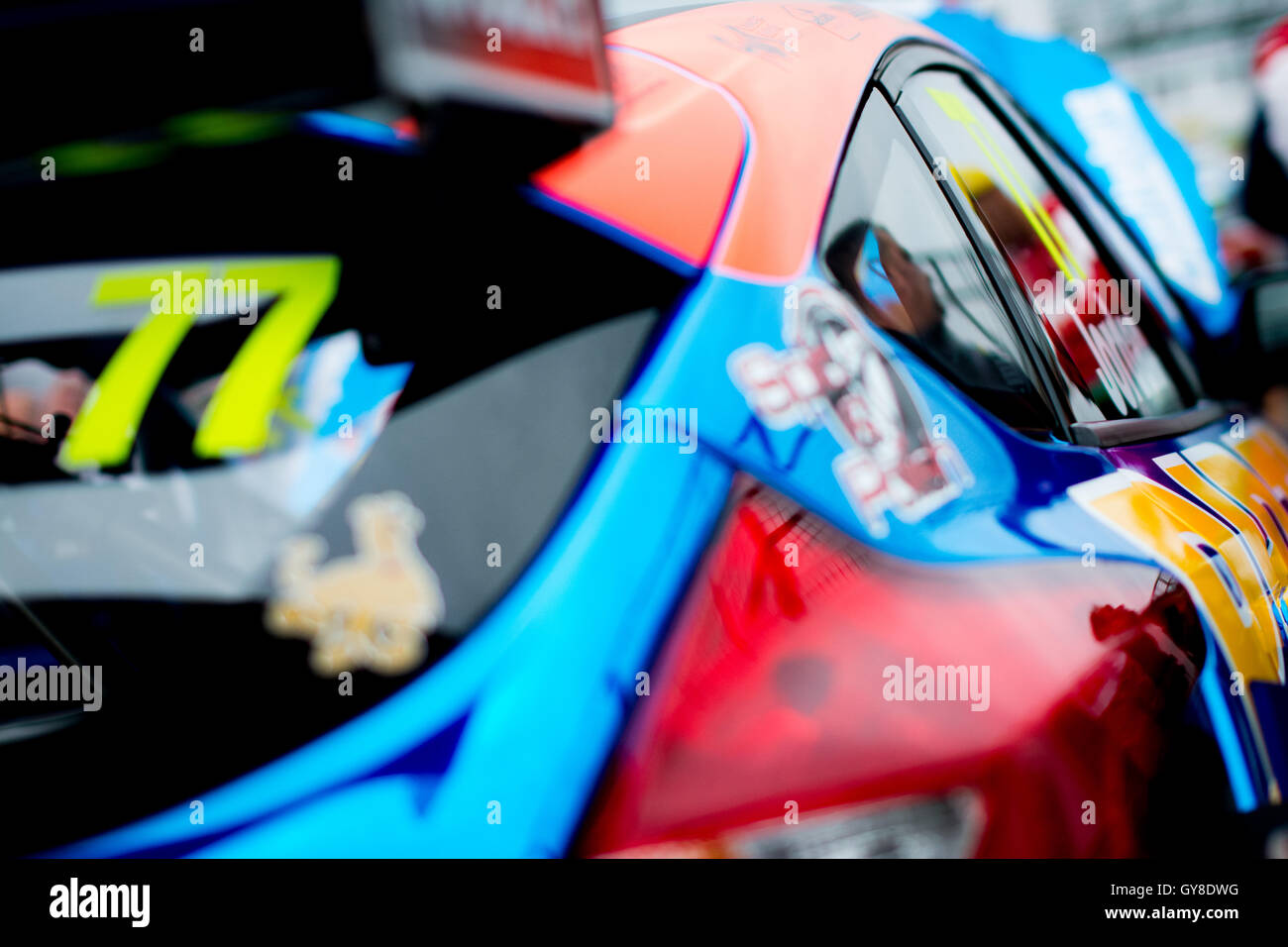 Towcester, Northamptonshire, UK. 18. September 2016. BTCC Rennfahrer Andrew Jordan und Motorbase Leistung vor drei Rennen der Dunlop MSA British Touring Car Championship in Silverstone (Foto: Gergo Toth / Alamy Live News) Stockfoto