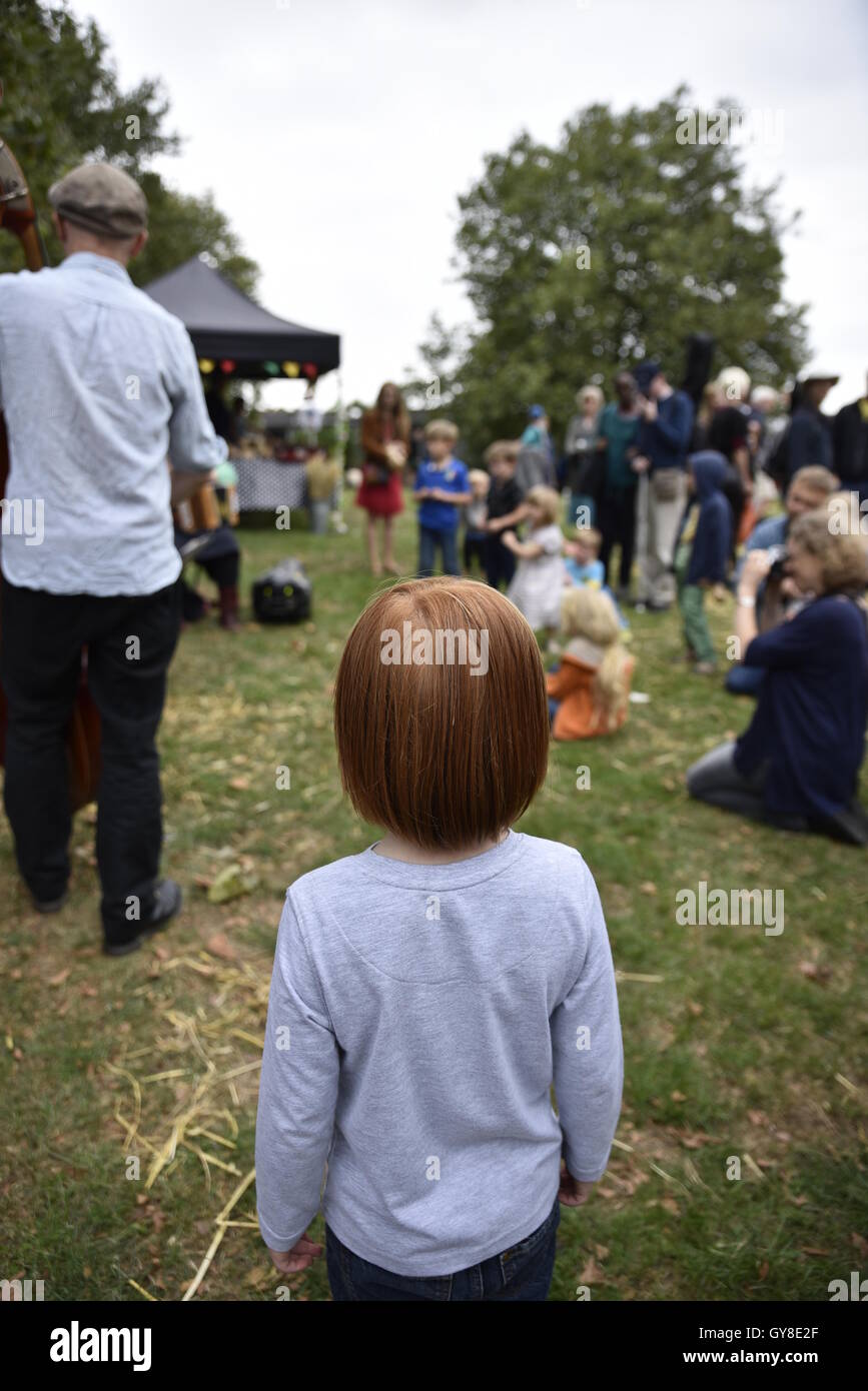 London, England, U.K - 18.09.2016 - Familien und Kinder auf die Windmühle in Brixton, London Open House Festival - Credit: Stefano Padoan / Alamy News Stockfoto