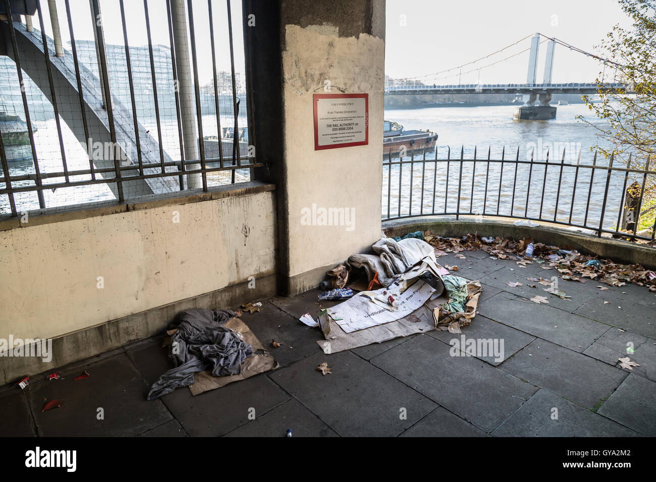 Obdachlose und grobe schlafen weiterhin in London und Großbritannien zu erhöhen Stockfoto