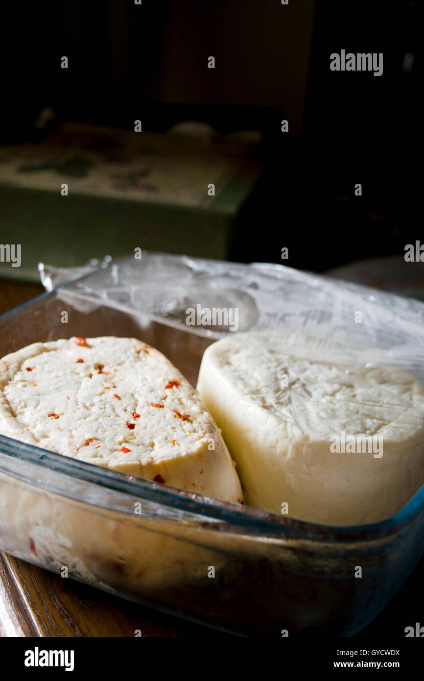 Primo Verkauf Käse mit zerstoßenem Pfeffer gewürzt Stockfoto