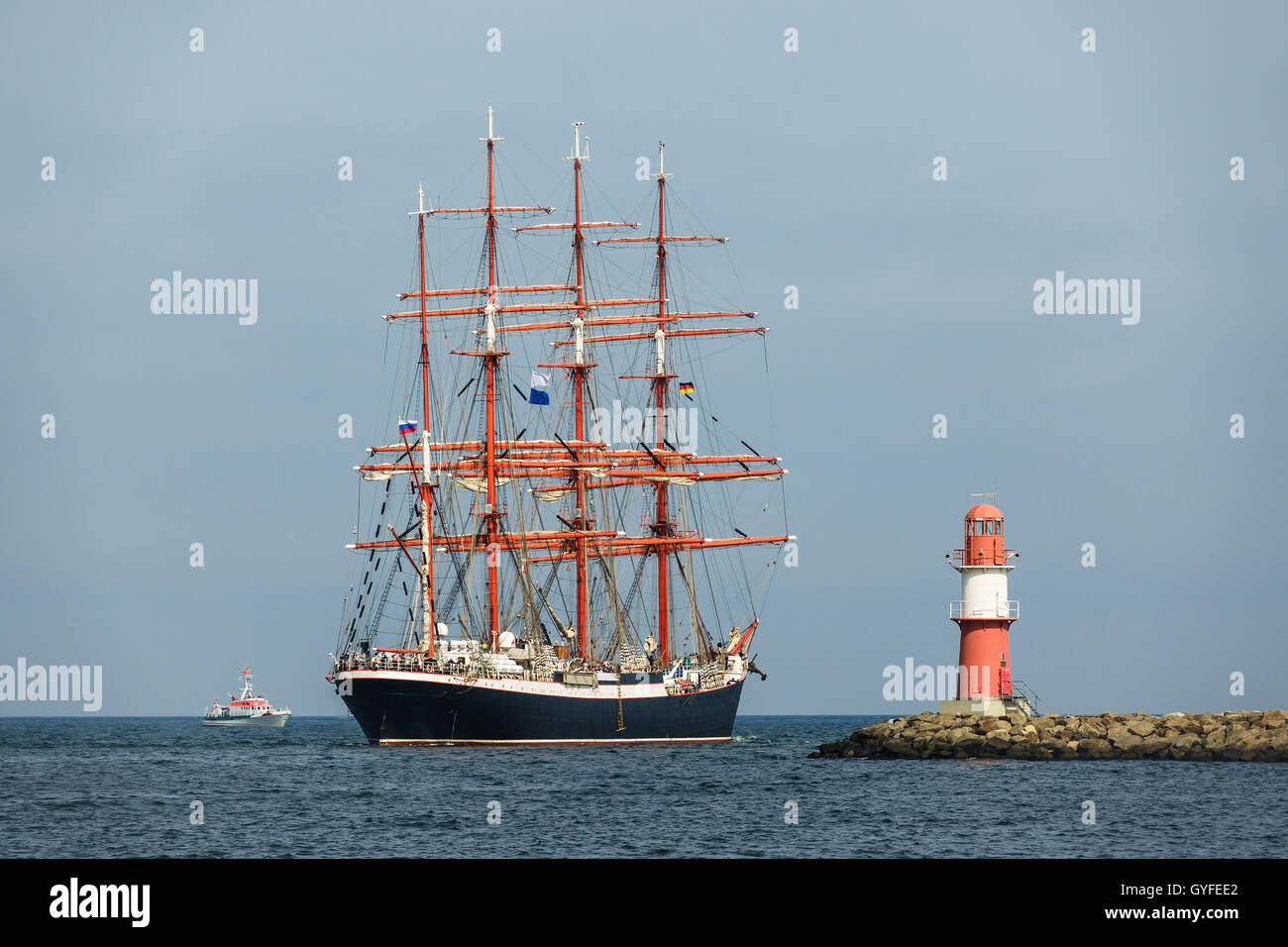 Segelschiff an der Ostsee in Rostock, Deutschland Stockfoto