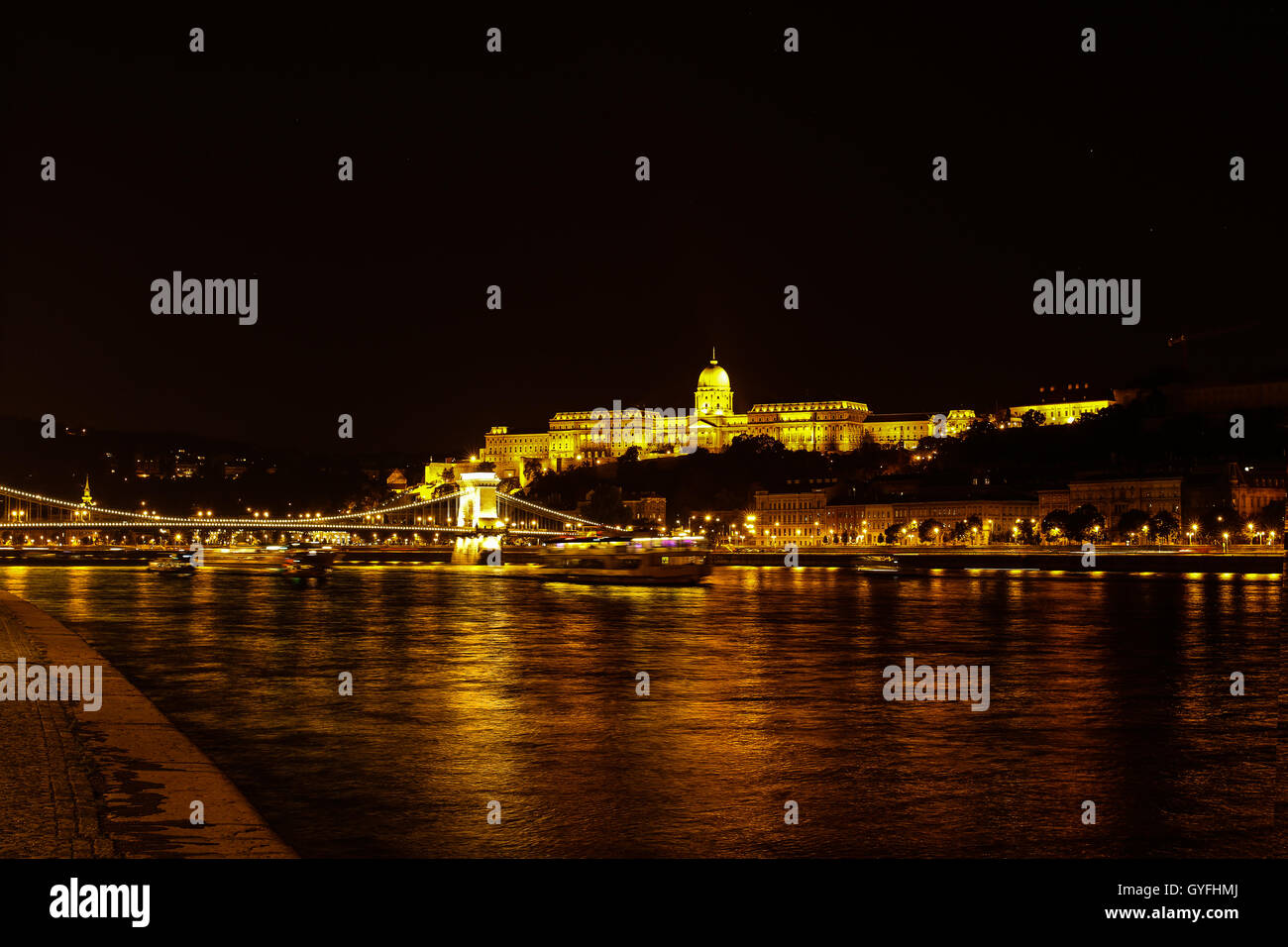 Budapest bei Nacht, Burg, Donau, Kettenbrücke Stockfoto