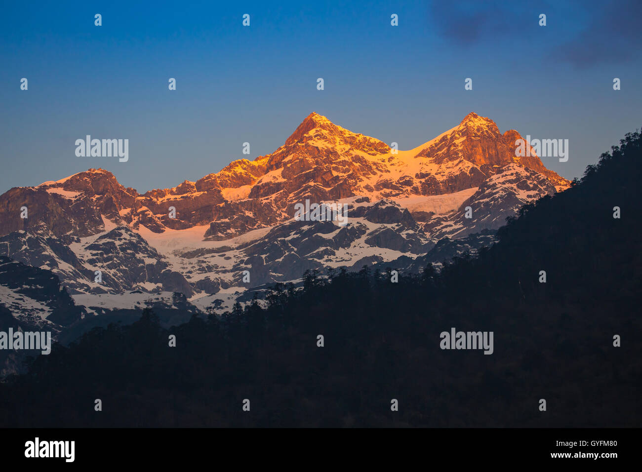 Sonnenaufgang am Lachung in Sikkim, Indien. Stockfoto