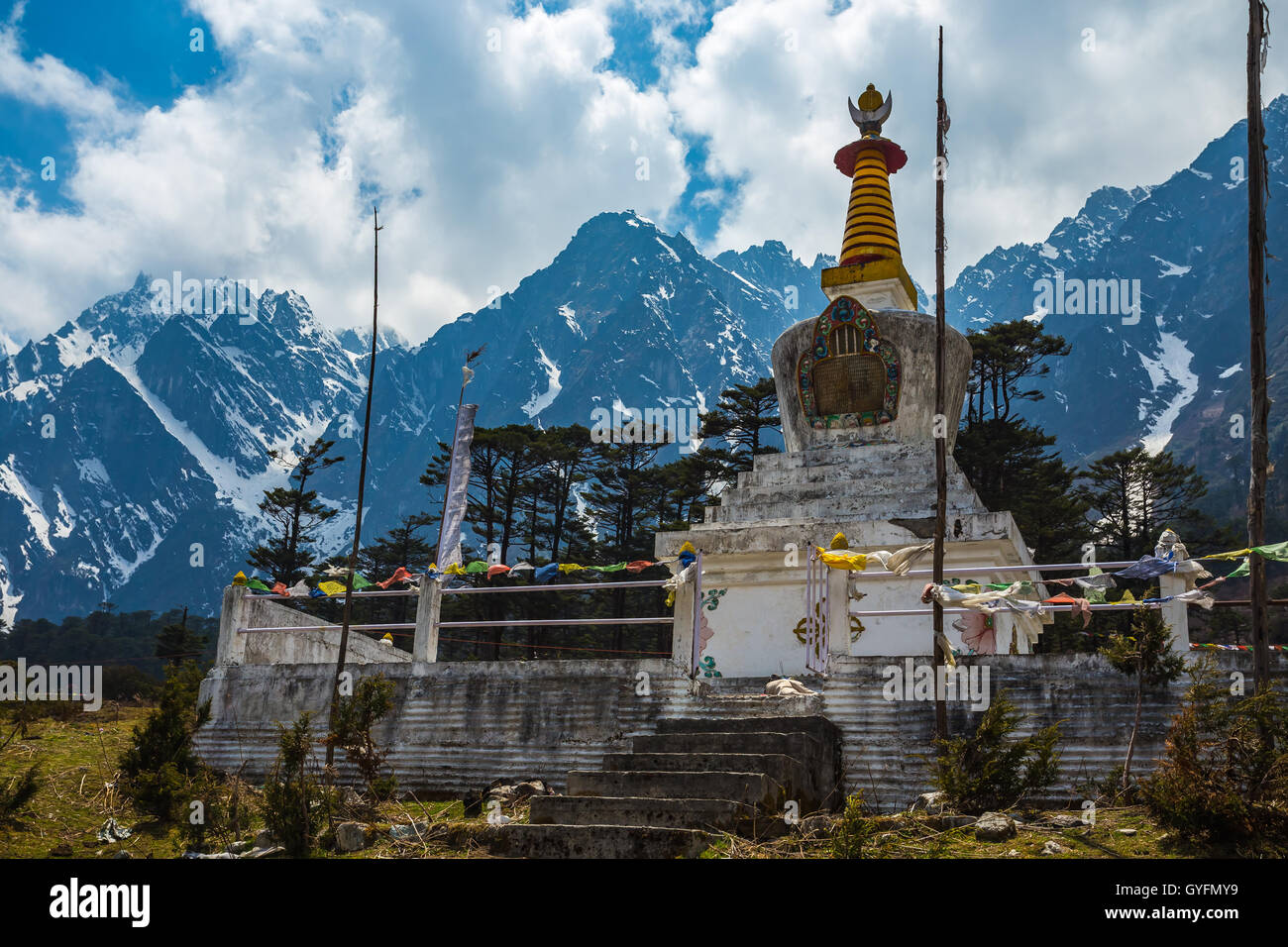 Der Stupa im Yumthang Valley in Lachung, Nord-Sikkim, Indien. Stockfoto