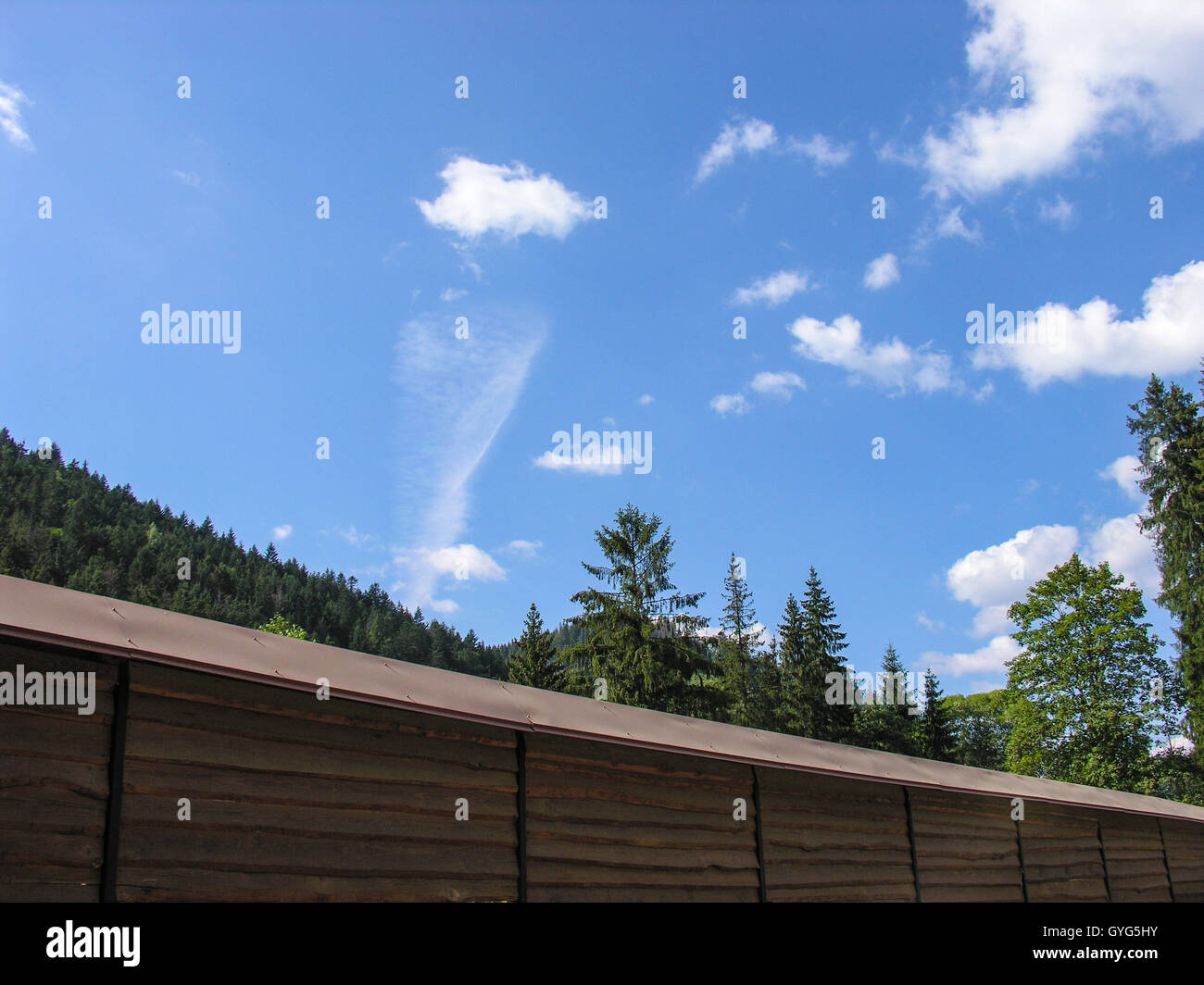 Holzzaun Privatgrundstück Stockfoto