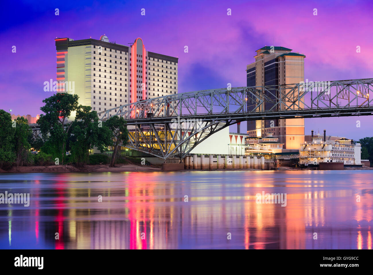 Shreveport, Louisiana, USA Skyline Innenstadt auf dem Red River. Stockfoto