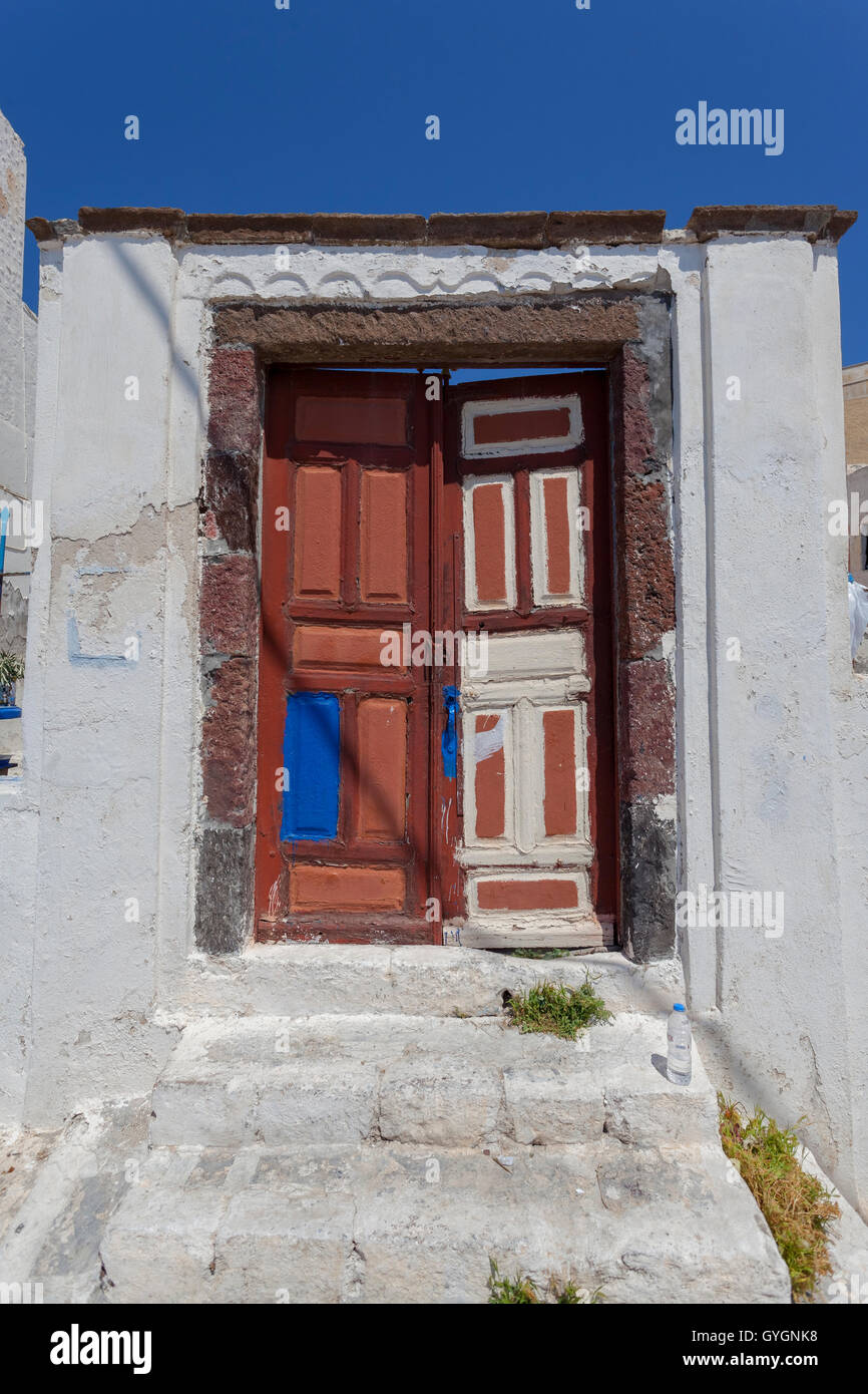 Alte Tür Thira, Fira, Santorini, Kykladen, Griechenland Stockfoto