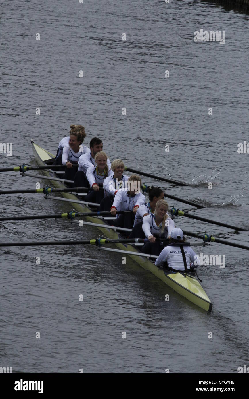 Weibliches ruderteam -Fotos und -Bildmaterial in hoher Auflösung – Alamy