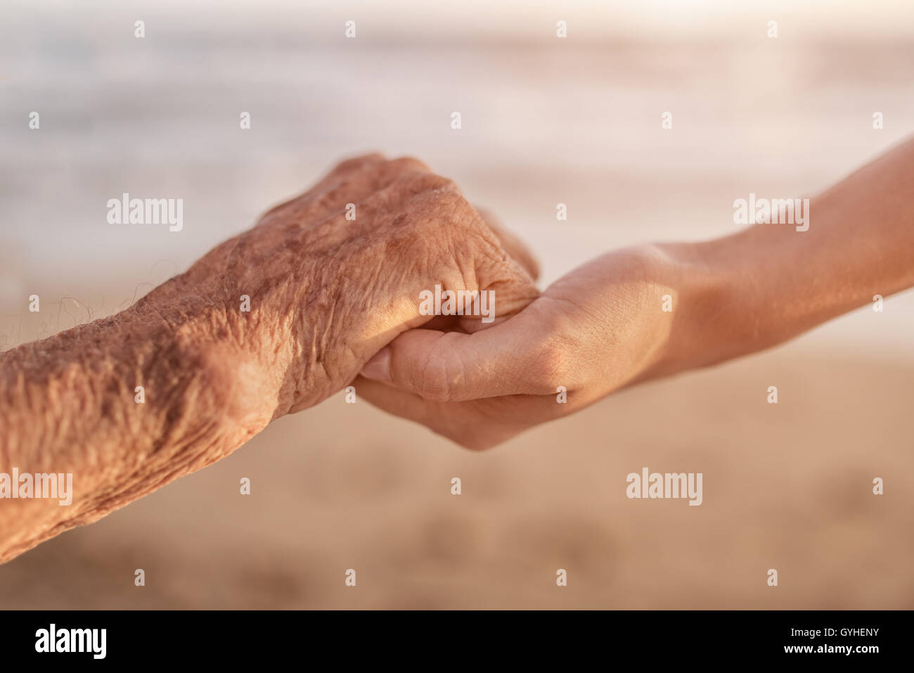 Helfende Hände, Pflege für das ältere Konzept Stockfoto