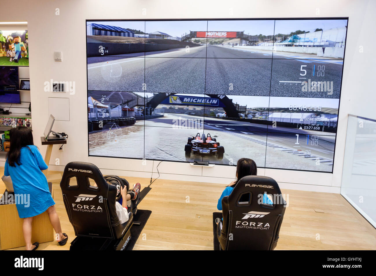 New York City, NY NYC, Manhattan, Midtown, Fifth Avenue, Shopping Shopper Shopper Geschäfte Geschäfte Markt Märkte Marktplatz Kauf Verkauf, Einzelhandelsgeschäfte Stockfoto