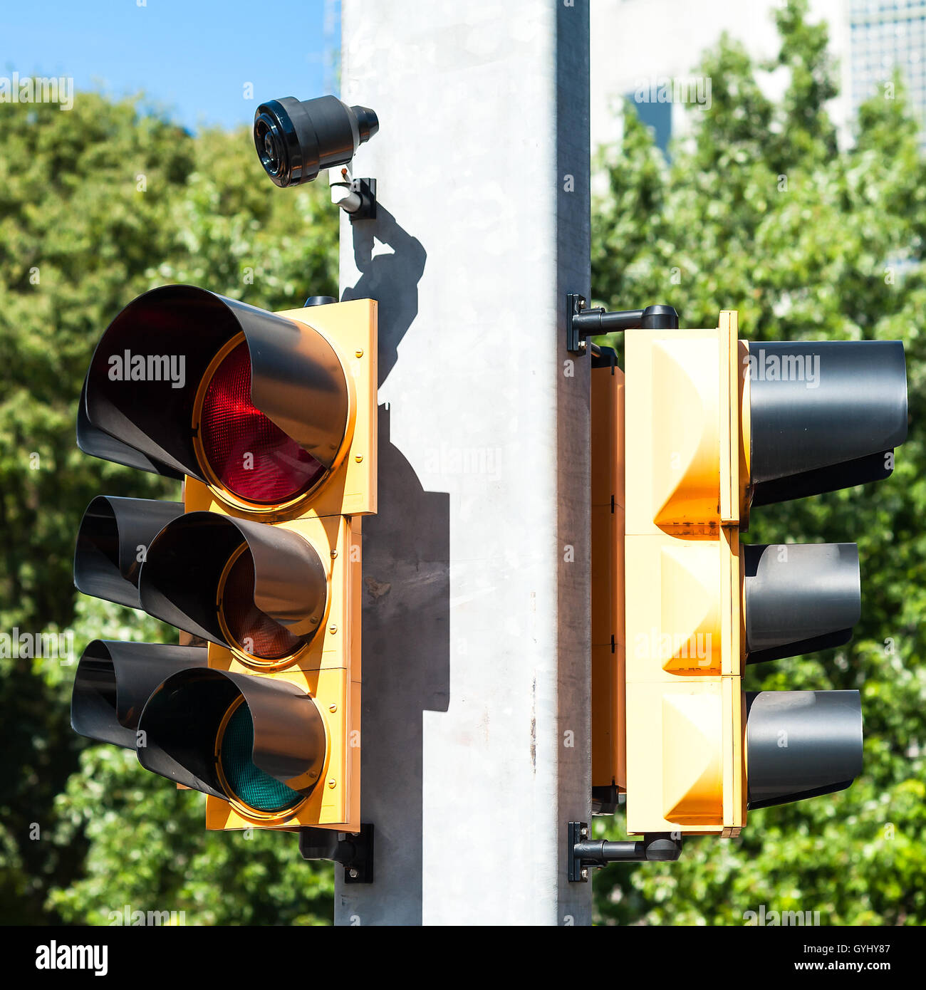 Ampel mit Summer für Gehweg der Blinden. Stockfoto