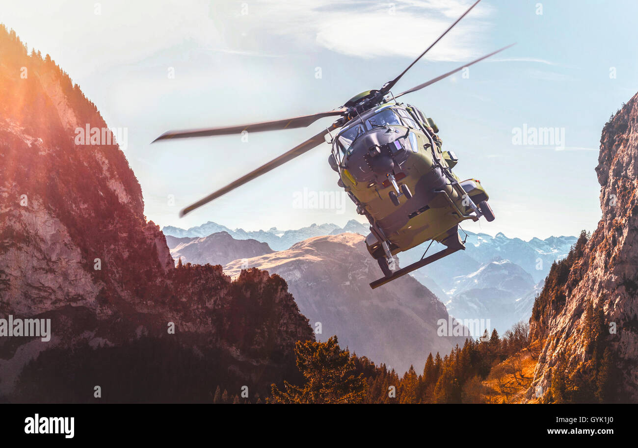 deutsche militärische Hubschrauber im Flug Stockfoto