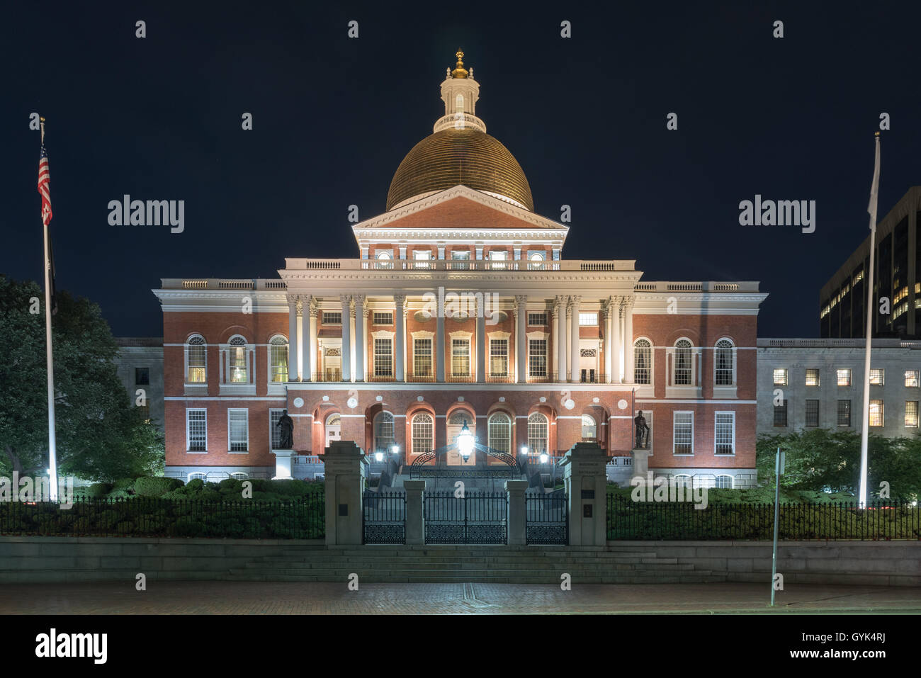 Das Massachusetts State House, auch als Massachusetts State House oder das "Neue" State House in der Nacht. Stockfoto