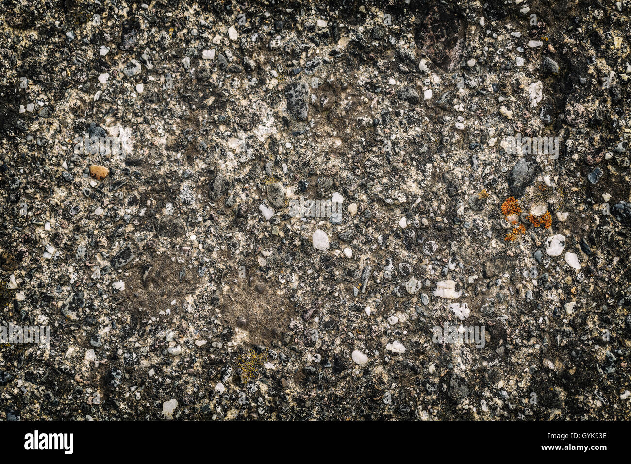 Textur der Betonoberfläche von Steinen und Kies, Steinchen in Beton Stockfoto