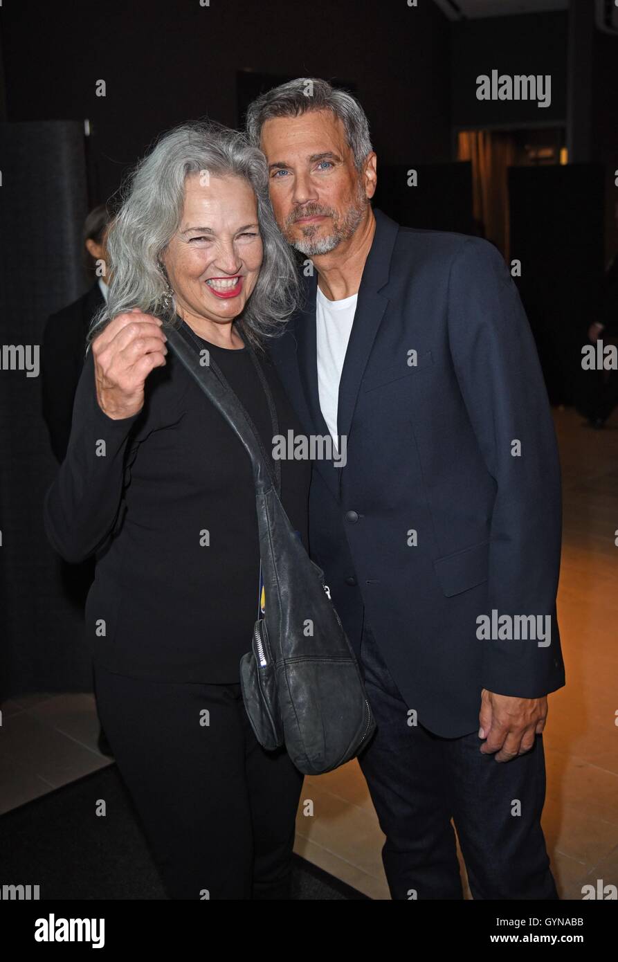 New York, NY, USA. 18. September 2016. Robby Benson, Karla DeVito im Ankunftsbereich für BEAUTY AND THE BEAST 25. Jahrestag Screening, Alice Tully Hall im Lincoln Center, New York, NY 18. September 2016. Bildnachweis: Derek Sturm/Everett Collection/Alamy Live-Nachrichten Stockfoto