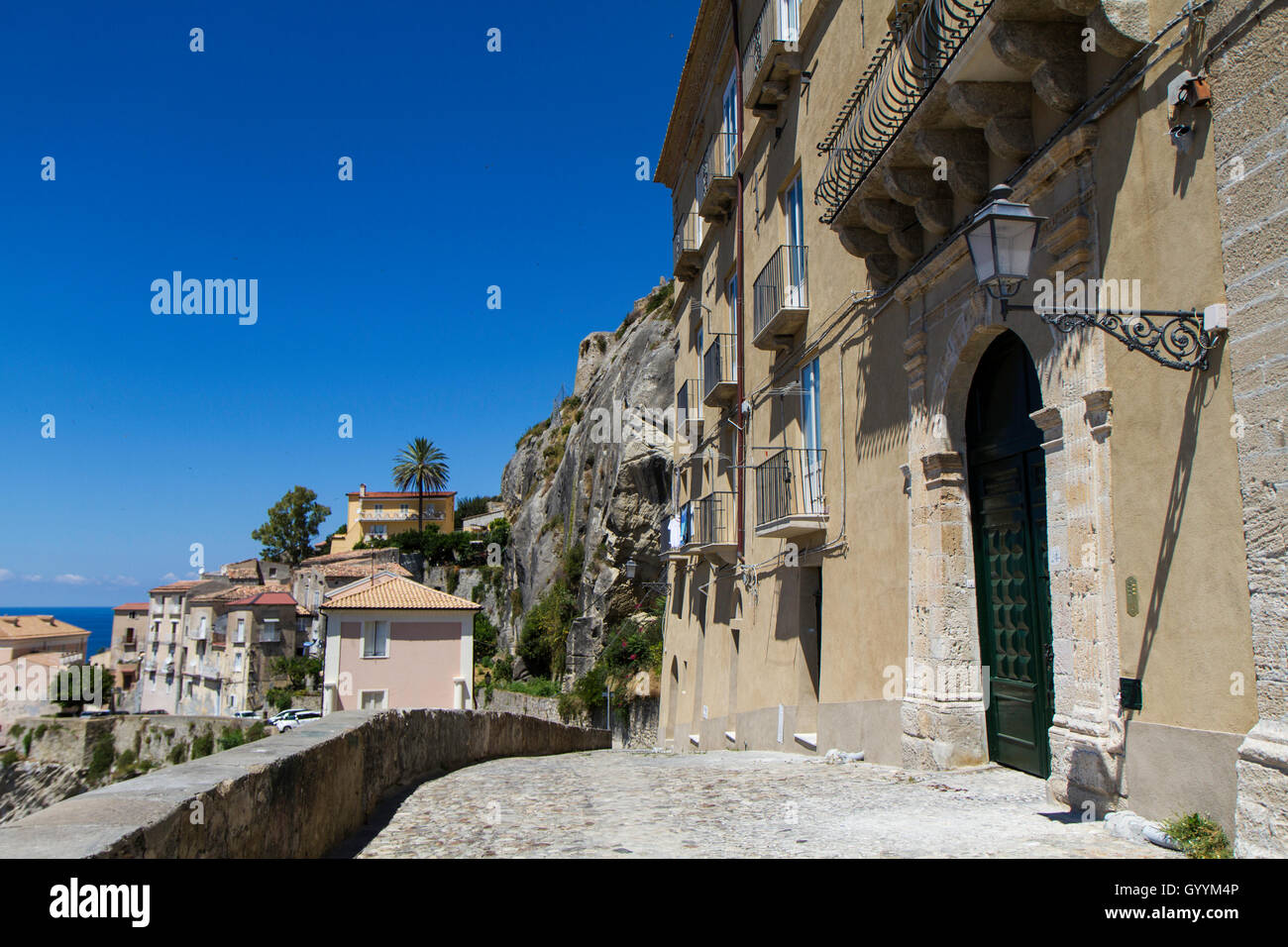 Panorama der Häuser in der Altstadt von Amantea, Kalabrien Italien Stockfoto