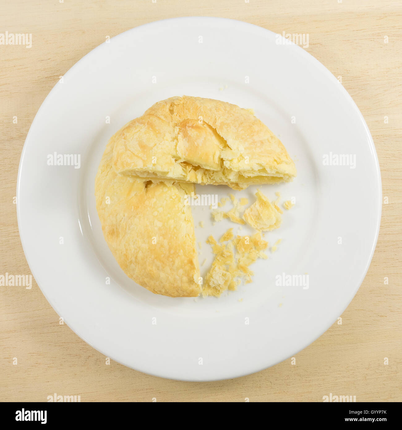 Der taiwanesische Sonne Kuchen (Milch Butter Gebäck) auf den weißen Teller. Stockfoto