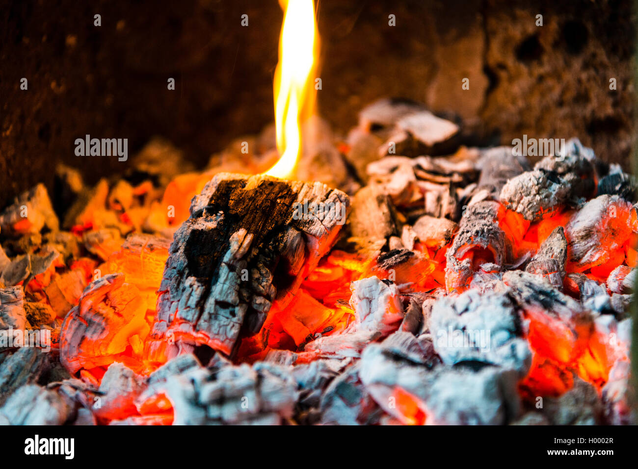 Holzkohle Grill und Flammen, Feuer, Feuer Stockfoto