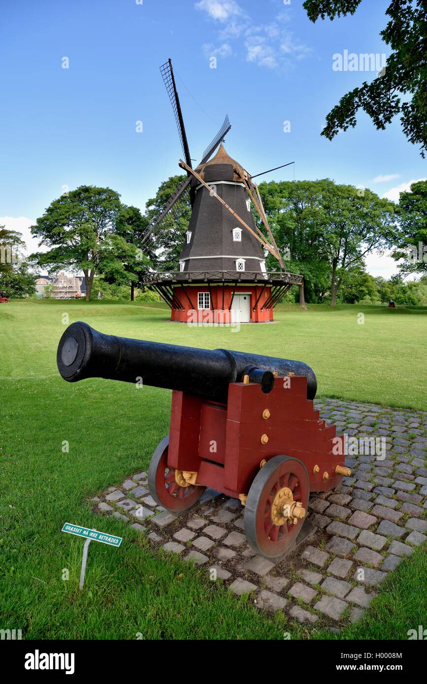 Cannon und Windmühle in der Kastellet, Dänemark Stockfoto