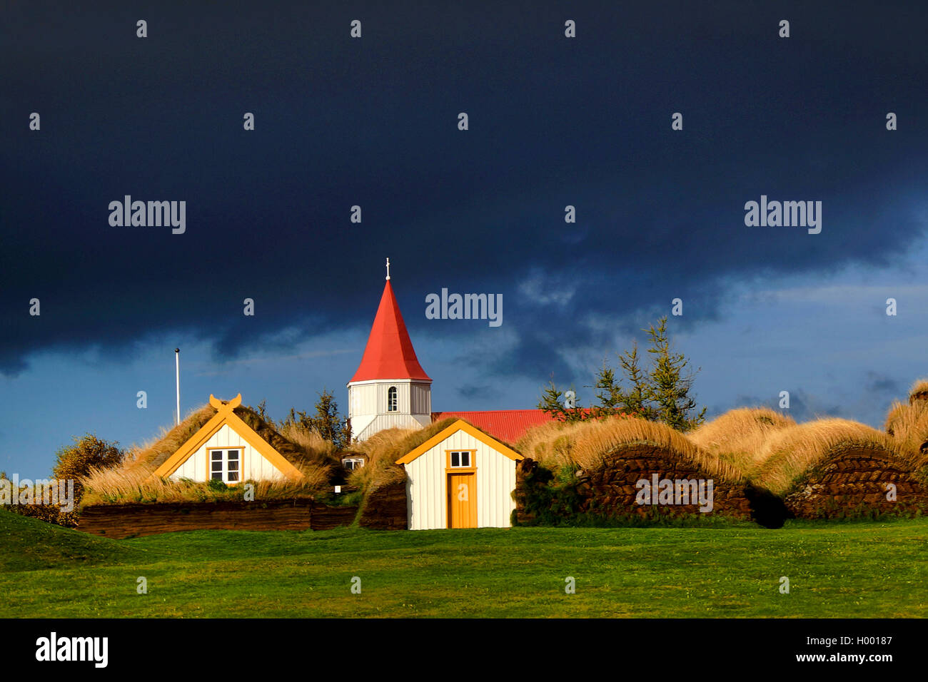 Isländische rasen Häuser und Kirche, Island, Glaumbaer Stockfoto