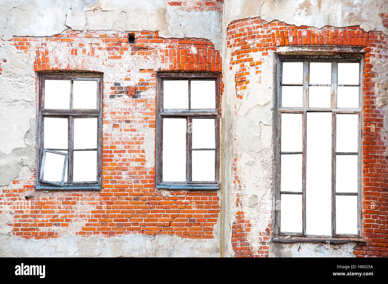 Windows auf der Mauer mit isolierten Hintergrund Stockfoto