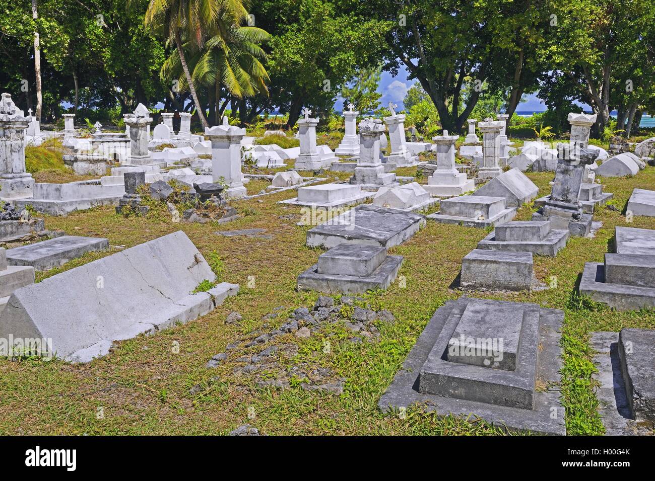 Mehr als 100 Jahre alten Gräber auf dem Friedhof, Seychellen, La Digue Stockfoto