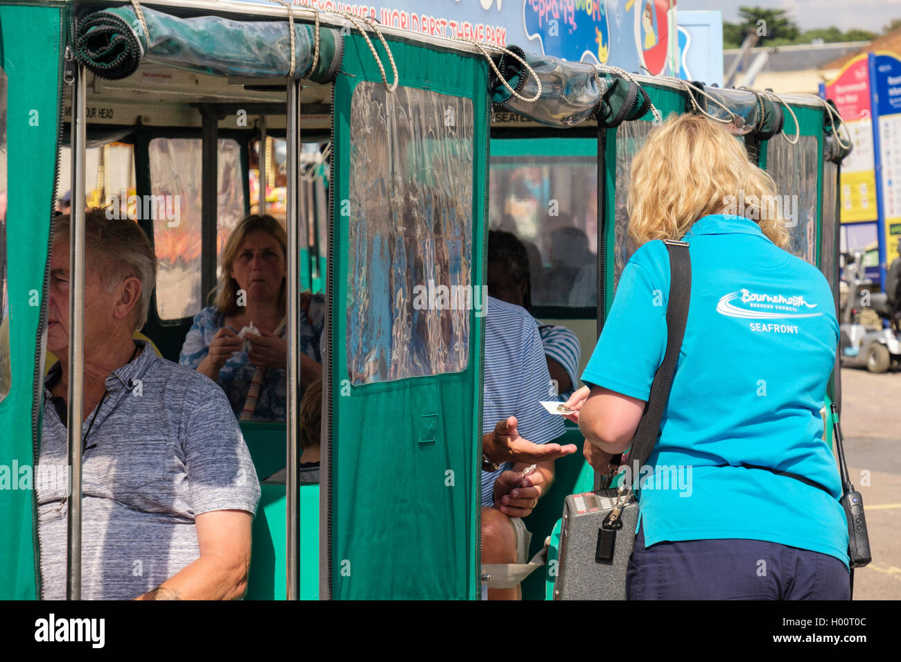 Beifahrer Zahlen auf Land Zug betriebenen Borough Council auf der Strandpromenade fahren. Bournemouth-Dorset-England-UK-Großbritannien Stockfoto