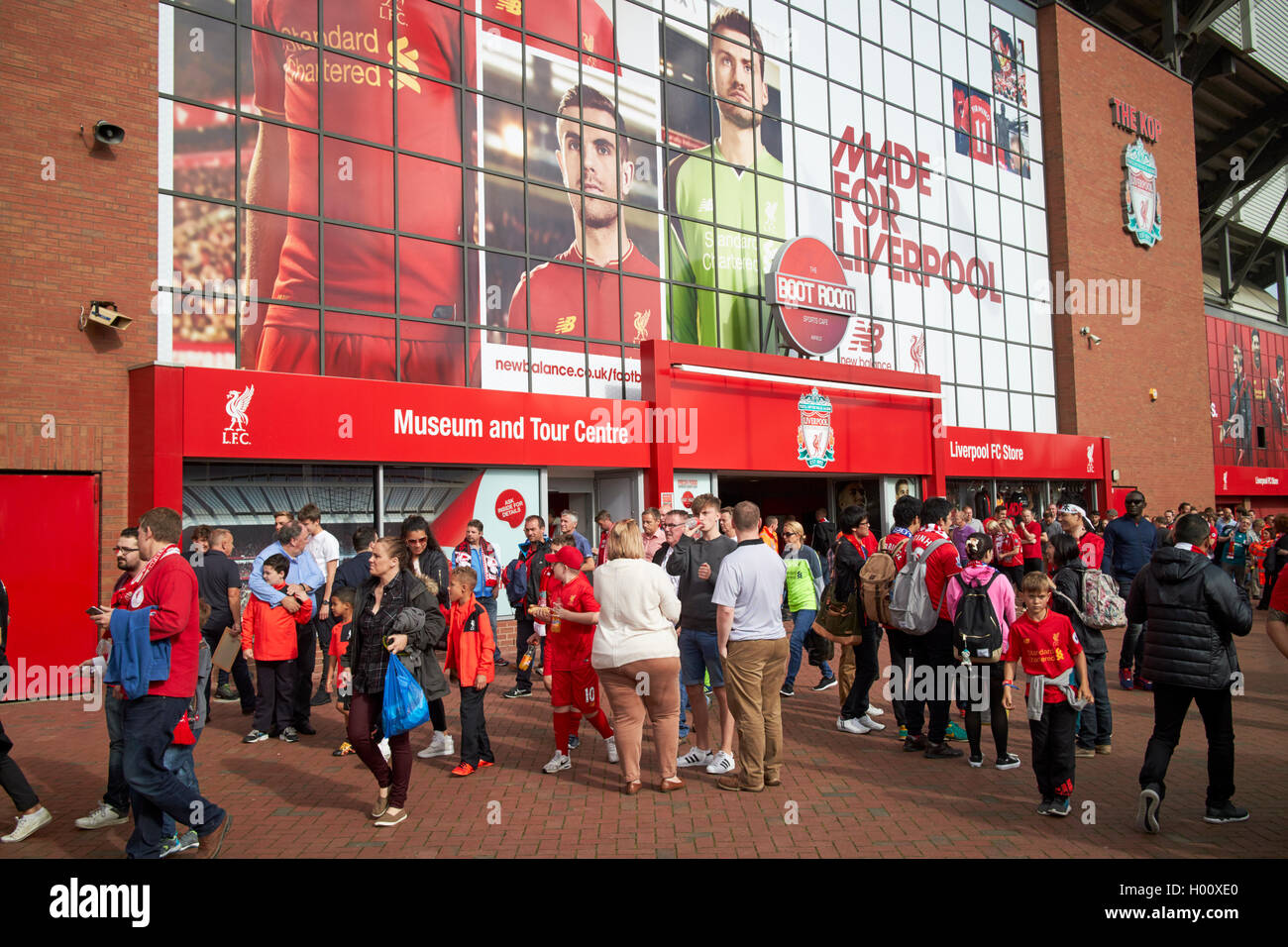 Museum und offizielle store Eingang FC Liverpool Anfield Stadion Liverpool Merseyside UK Stockfoto