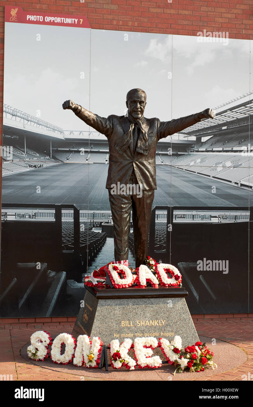 Bill Shankly Statue Anfield Stadium Liverpool FC Liverpool Merseyside UK Stockfoto