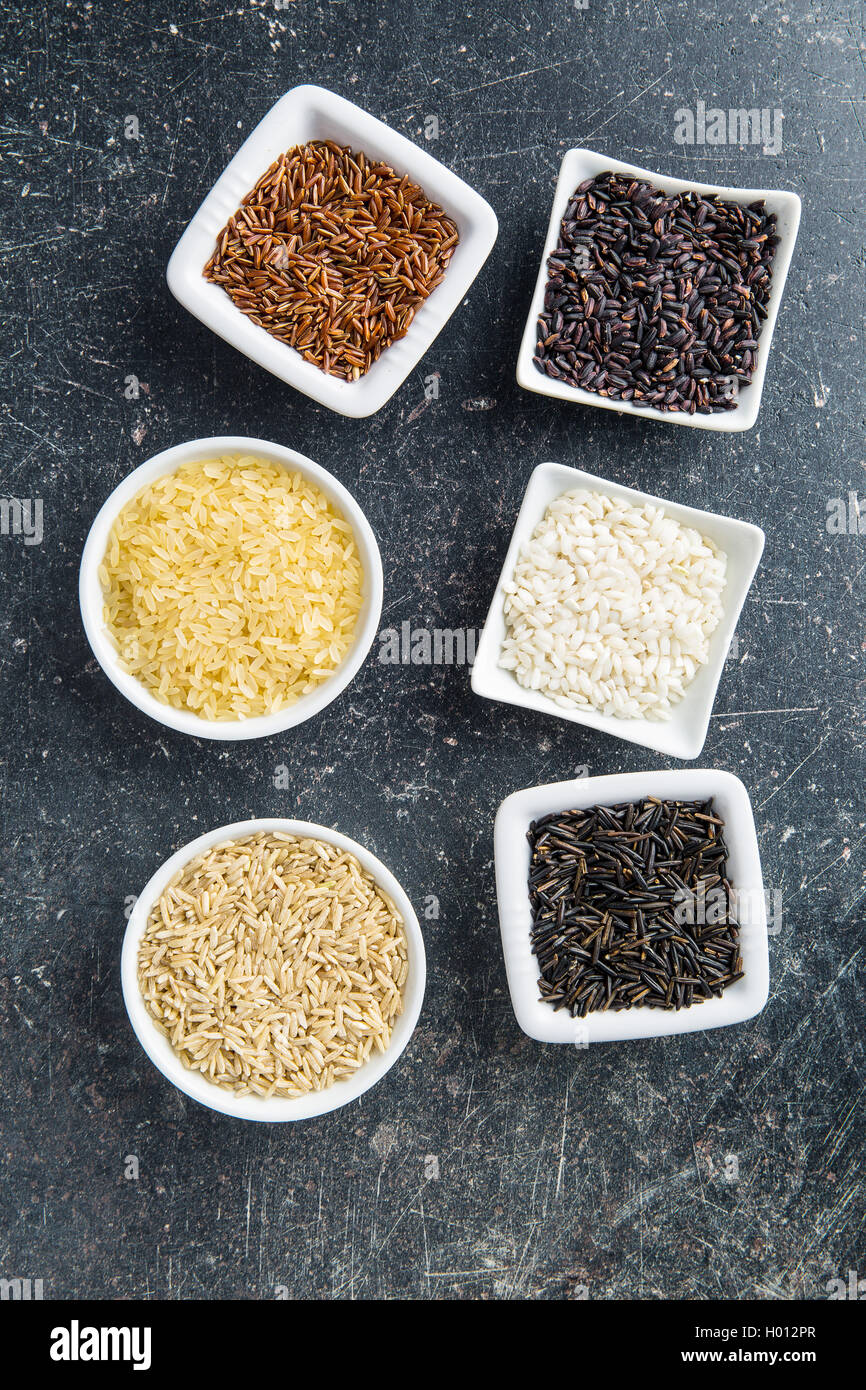 Verschiedene Reissorten. Ansicht von oben. Stockfoto