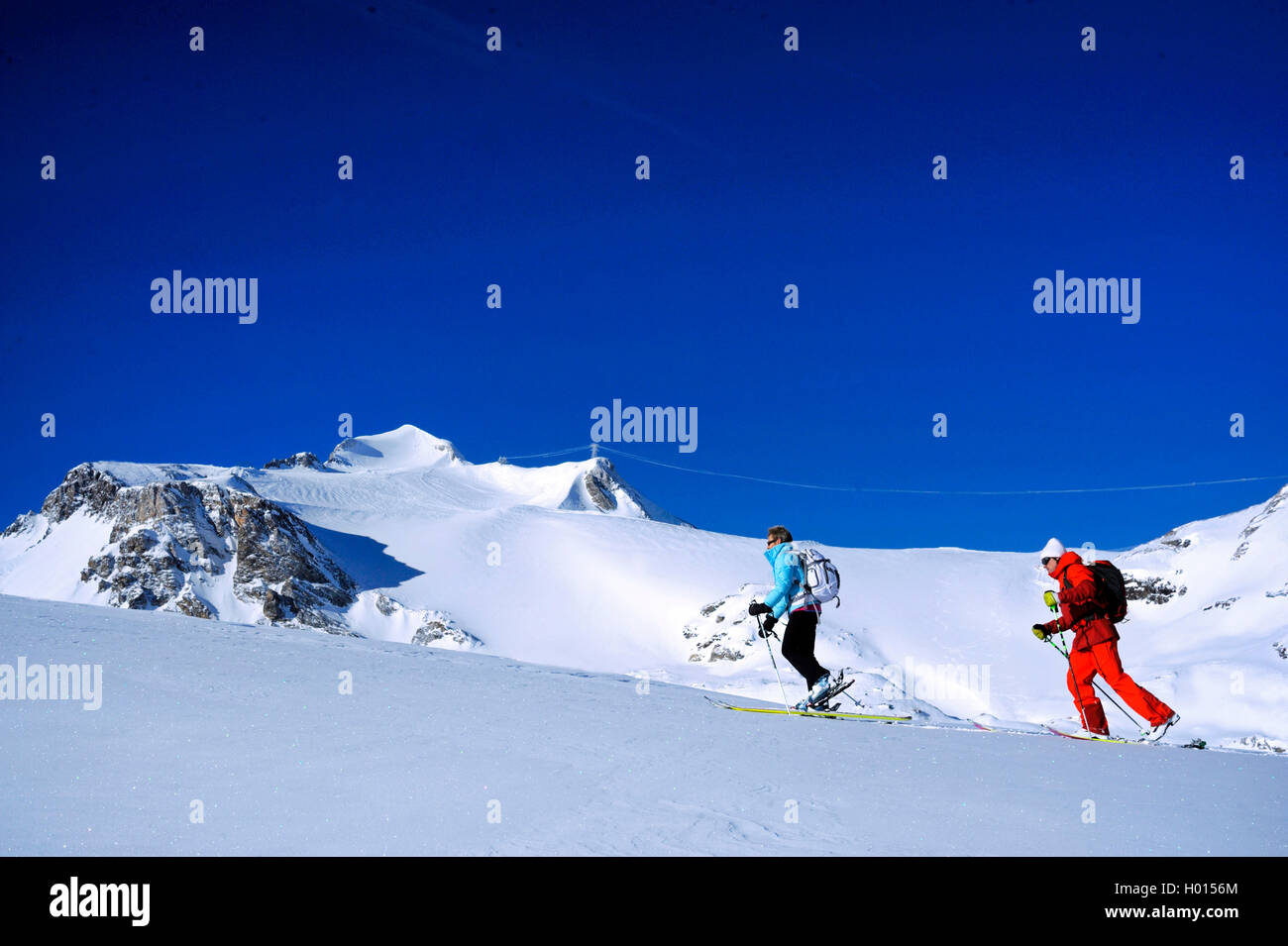 Skitouren in den Alpen, Grande Motte im Hintergrund, Frankreich, Haute-savoie, Tignes Stockfoto