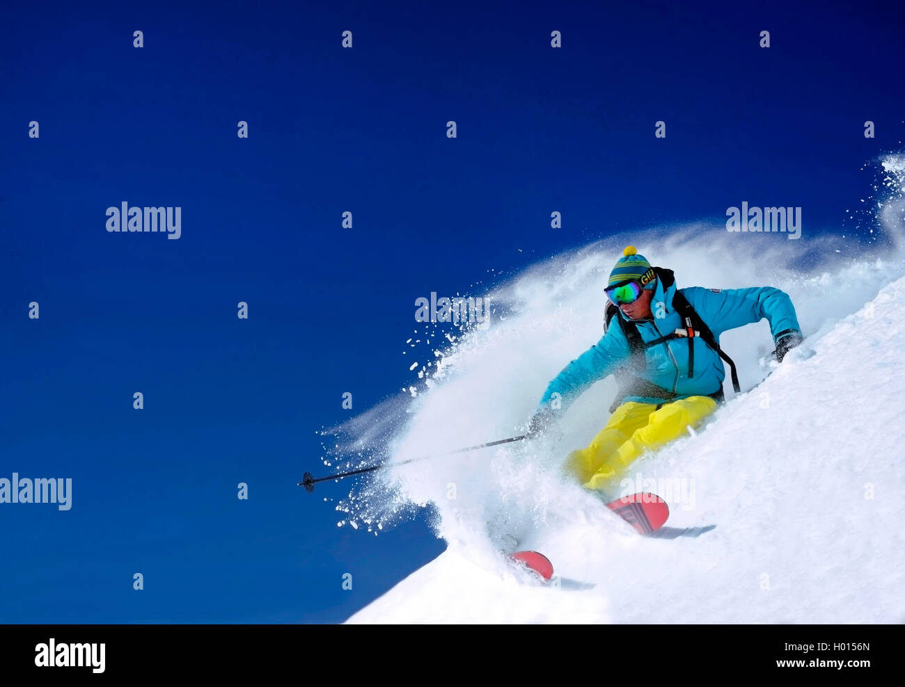 Drehen eines Skifahrers, Frankreich schnitzen, Savoie Stockfoto