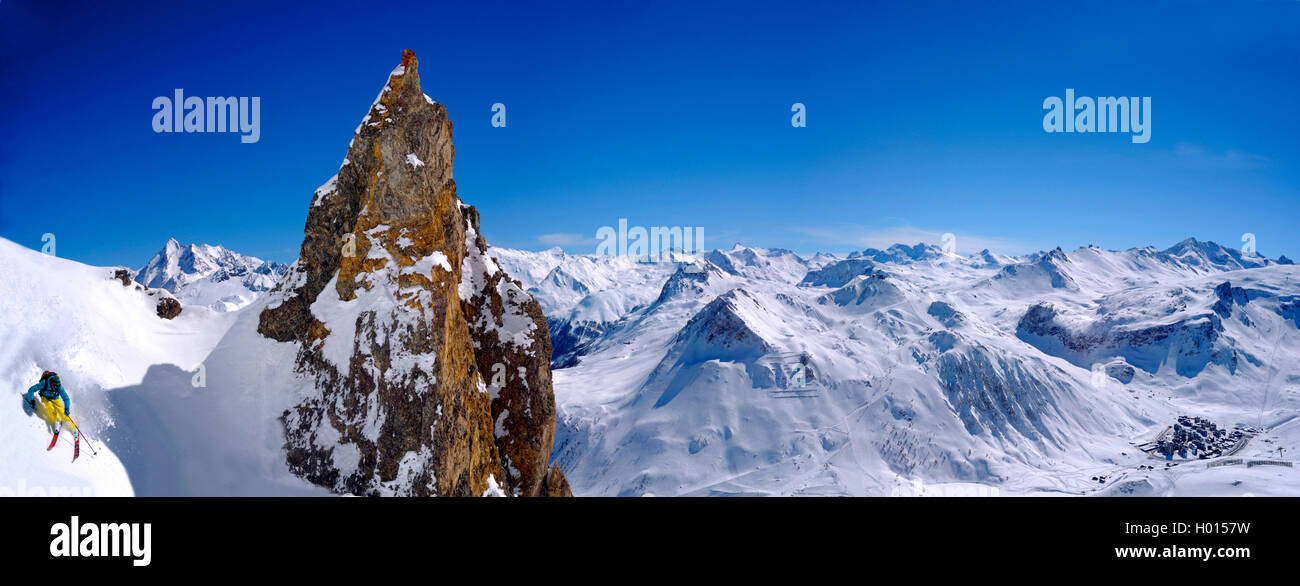 Skitouren in den Alpen, Skigebiet Tignes Val Claret im Hintergrund, Frankreich, Savoyen, Tignes Val Claret Stockfoto