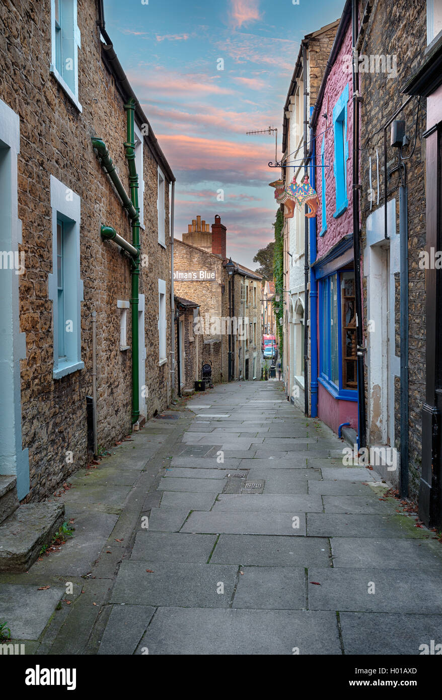 Sonnenuntergang bei Paul Street eine Gasse aus Catherine Hill in Frome in Somerset Stockfoto