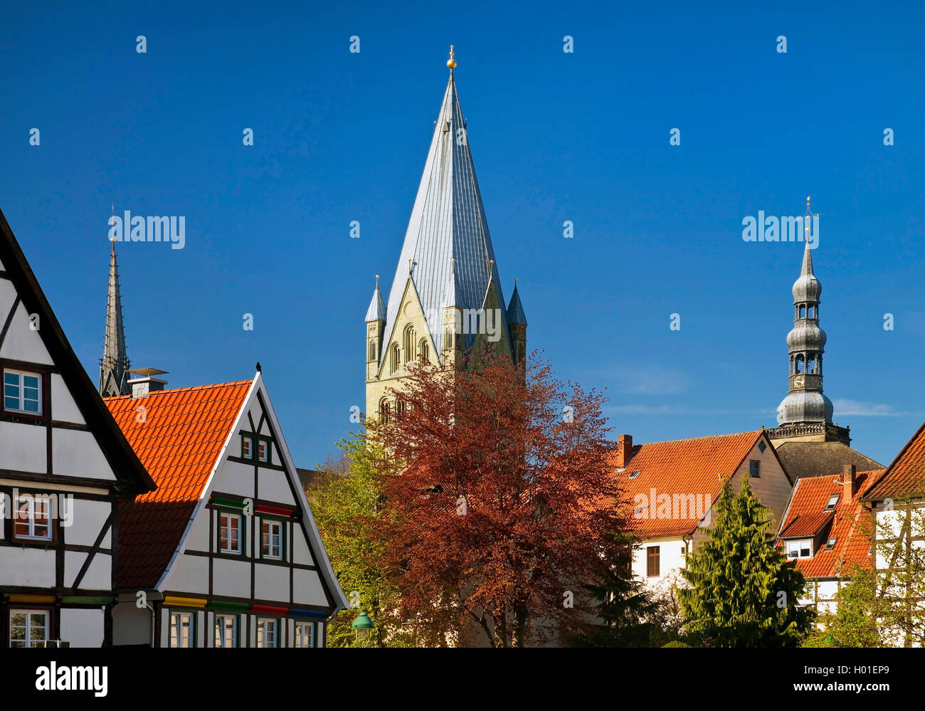 Alte Stadt mit Kirche St. Patrokli und Kirche St. Petri, Deutschland, Nordrhein-Westfalen, Soest Stockfoto