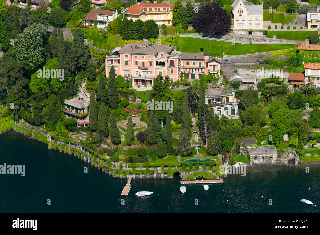 Italien, Lombardei, Comer See, Moltrasio, Villa Le Rose (Luftaufnahme) Stockfoto
