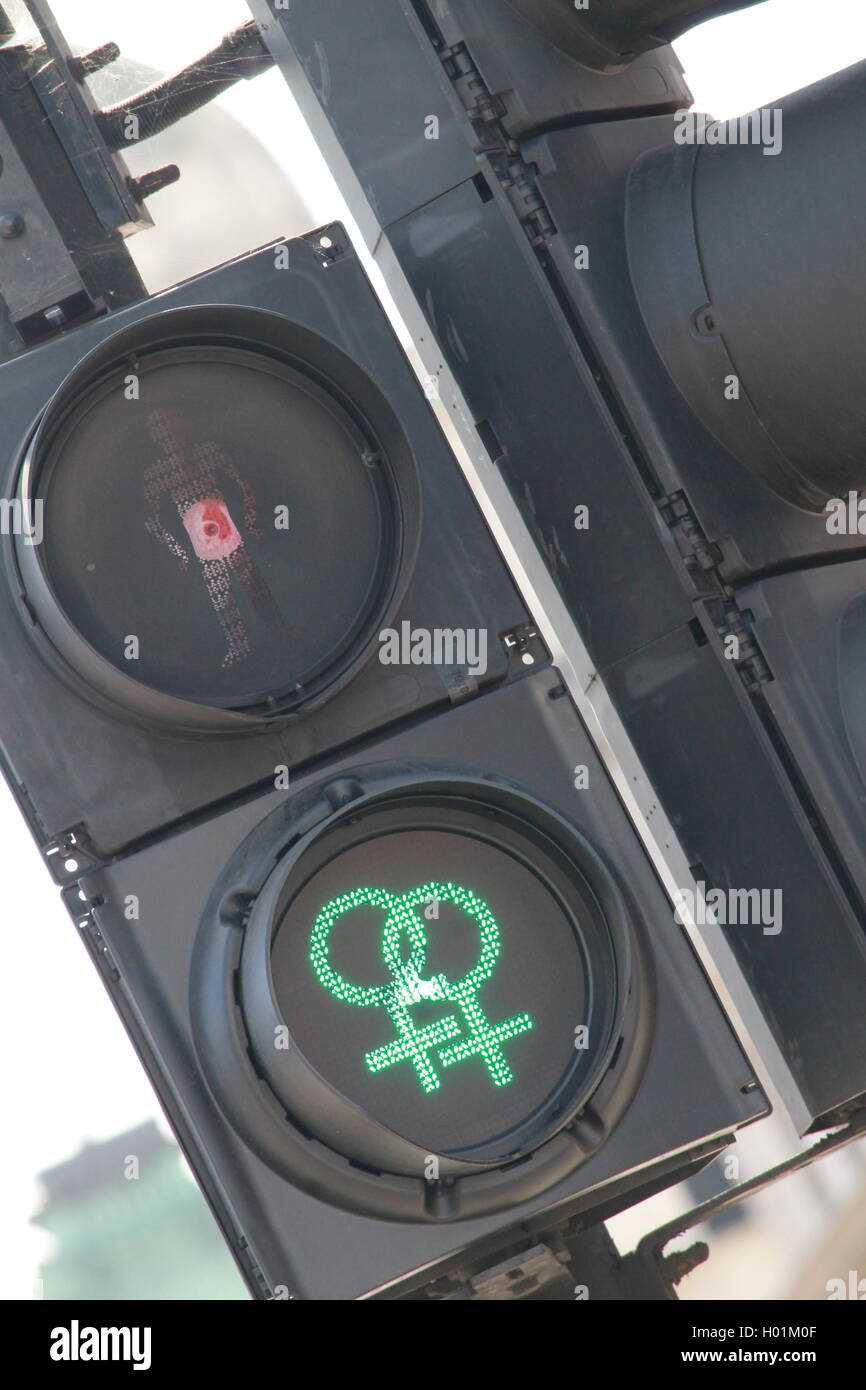 London Pride, schwul und Trans Symbol, Ampeln, Trafalgar Square in London, Vielfalt, LGBT-Gemeinschaft, Fußgängerverkehr Zeichen Stockfoto