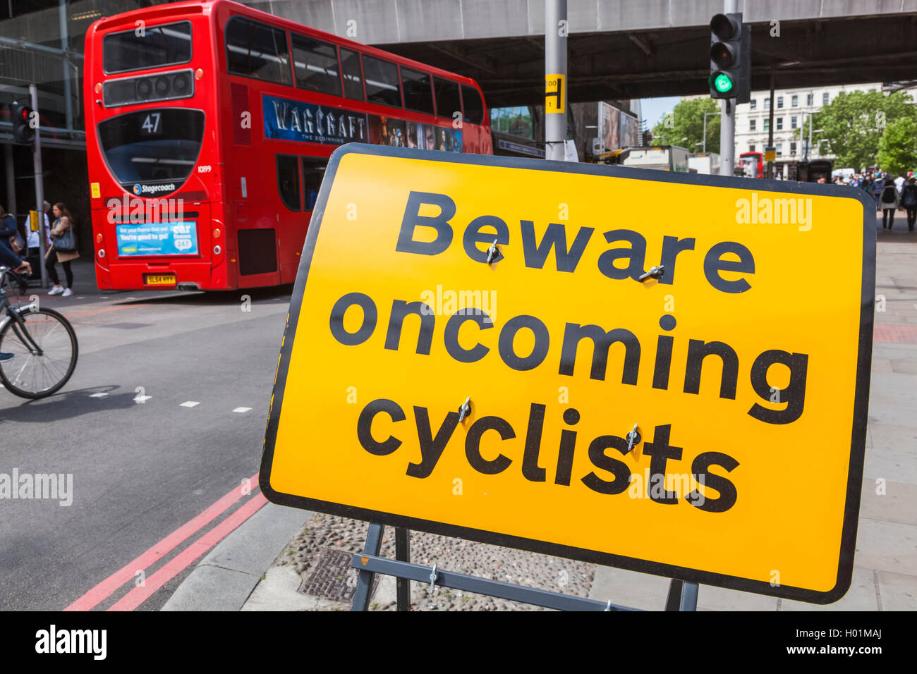 England, London, Southwark, Radfahrer Bewusstsein Zeichen Stockfoto