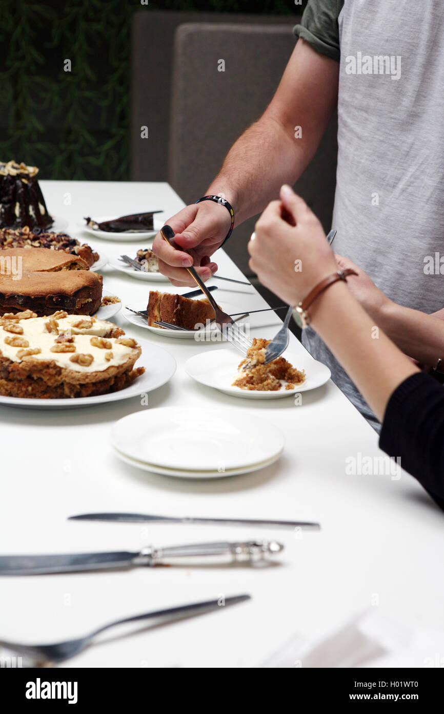 Büro Bake Off hausgemachte Kuchen Stockfoto