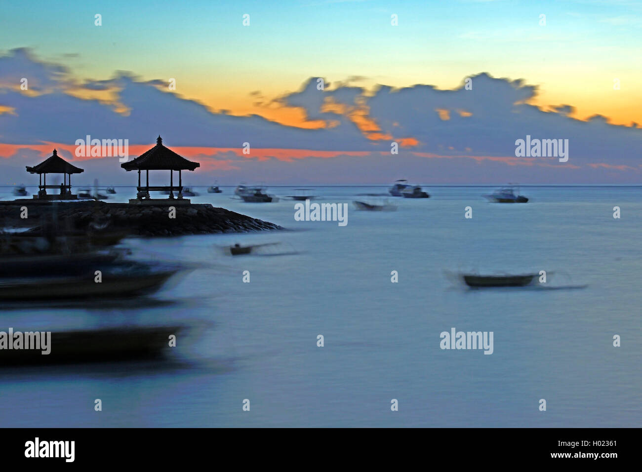 Sonnenaufgang am Strand von Sanur, Indonesien, Bali Stockfoto