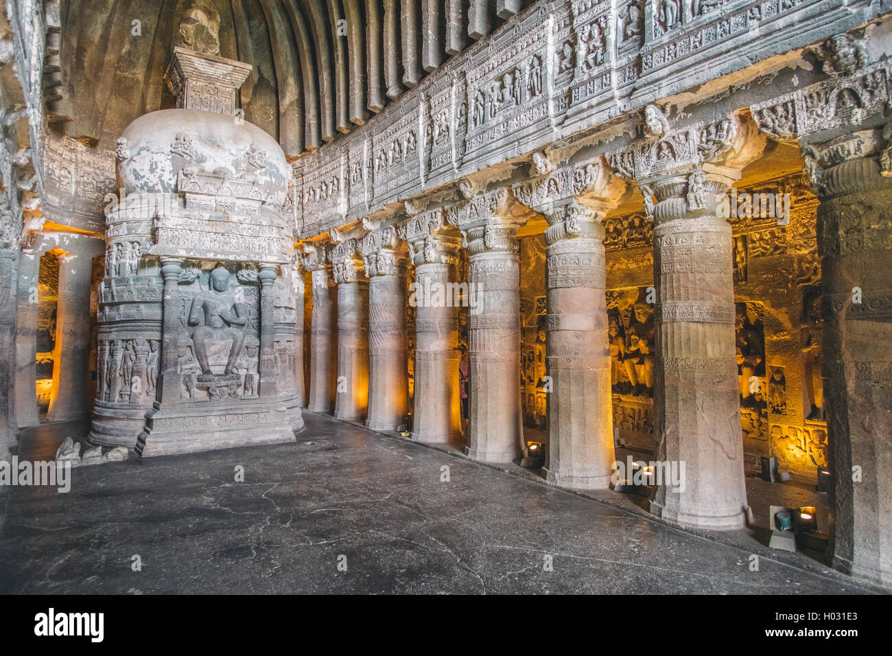 AJANTA, Indien - 14. Januar 2015: Chaitya-Griha oder Gebet Hall in Höhle 26. Teil 29 Fels gehauenen buddhistischen Höhle Denkmälern in Ajanta Stockfoto