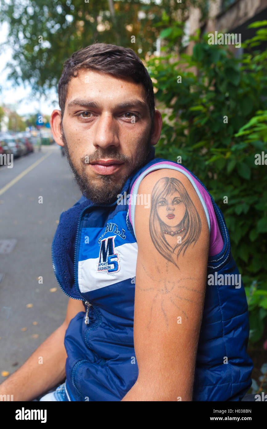 Showing Off Tattoo Stockfotos Und Bilder Kaufen Alamy