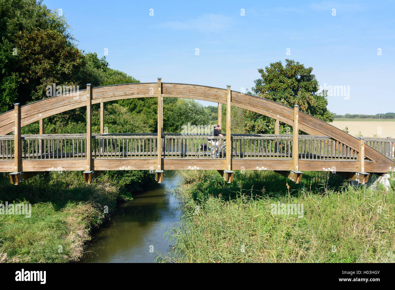 Oggau am Neusiedler See: Fahrrad-Brücke des Flusses Wulka, Neusiedler See (Neusiedlersee), Burgenland, Österreich Stockfoto